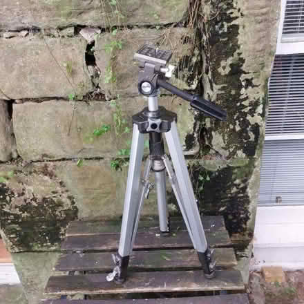 Photo of free Tripod (Bellevue EH7) #1