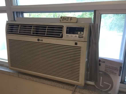 Photo of free Window air conditioner (Bathurst and Sheppard) #1