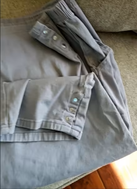 Photo of free REPOST * Ladies Capris (Schaumburg & Barrington Rds) #2