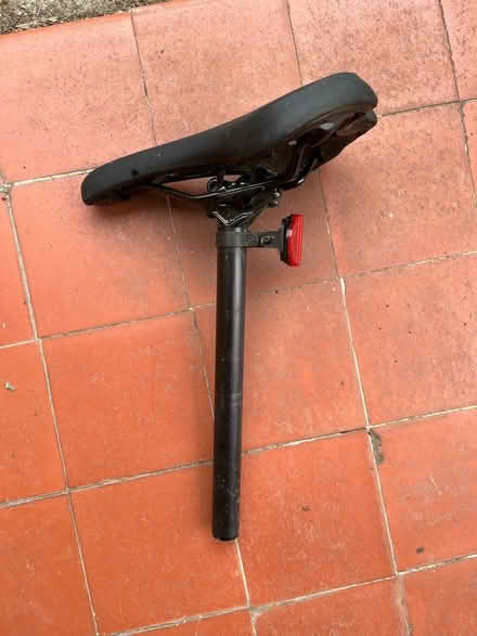 Photo of free Bike seat plus pole (Tring HP23) #4