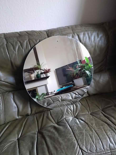 Photo of free Round mirror (Burbage) #1