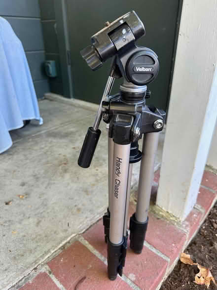 Photo of free extendable tripod (San Rafael-- Bret Harte) #1