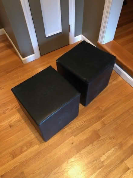 Photo of free Ottoman (2) (Brunswick) #1