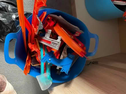 Photo of free Hot Wheels Dino Garage and Loop (Sedgley DY3) #4