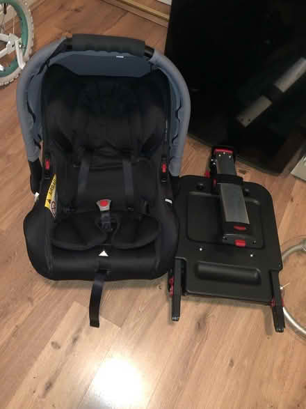 Photo of free Ickle Bubba Car seat 0+ with isofix (Stalybridge SK15) #1