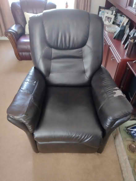 Photo of free Electric Rise & Recline chair. SK14 3JG (Hattersley SK14) #2