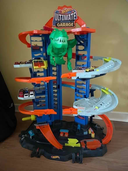 Photo of free Hot Wheels Dino Garage and Loop (Sedgley DY3) #1