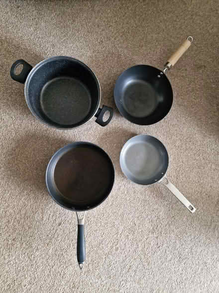 Photo of free 4 pans (Cherry Willingham LN3) #1