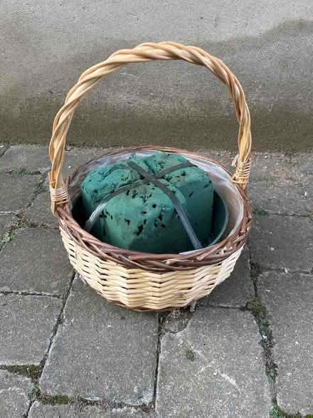 Photo of free Wicker basket amd oasis for flower arranging (Hertford SG14) #1
