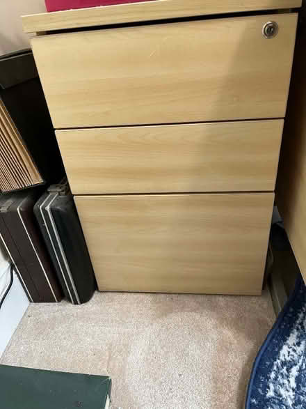 Photo of free Work Desk & Drawers (Saham Toney IP25) #1