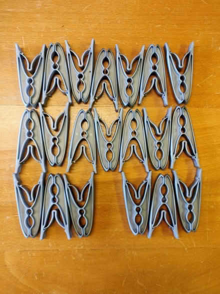 Photo of free 20 plastic pegs (Didcot OX11) #1