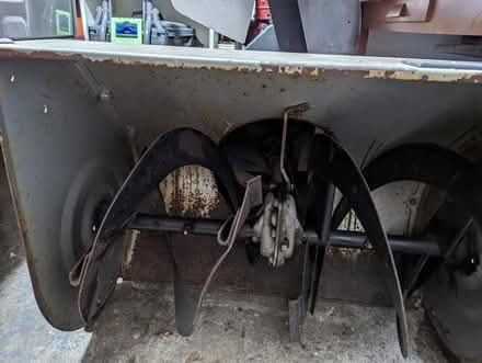 Photo of free Craftsman Snowblower 28"/8hp (Nepean, Tanglewood) #3