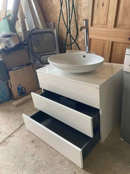 Photo of free Royo Modern vanity unit with basin and tap (Fairlight TN35) #4