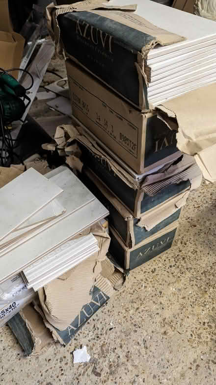 Photo of free 200*315 textured floor/wall tiles (Blackboys TN22) #2