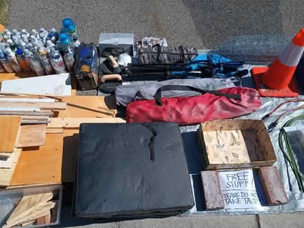 Photo of free Curb alert! Tons of good stuff (91605) #2