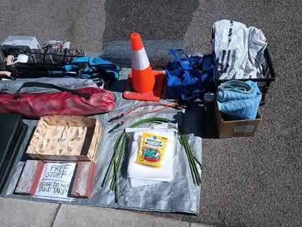 Photo of free Curb alert! Tons of good stuff (91605) #3