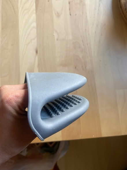 Photo of free Grey Silicome Oven Mit (SE27) #2