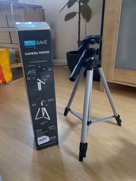 Photo of free Camera Tripod (SE27) #1