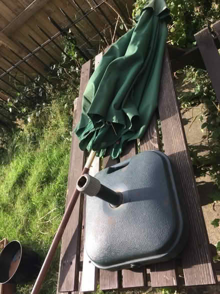 Photo of free Picnic table (Bellevue EH7) #1