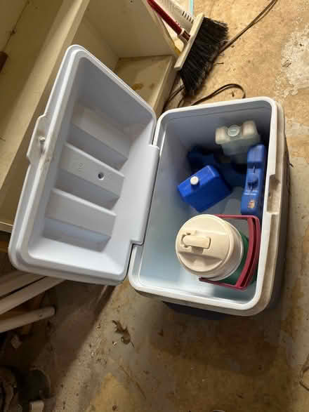 Photo of free Cooler and assorted packs (Bowie) #1