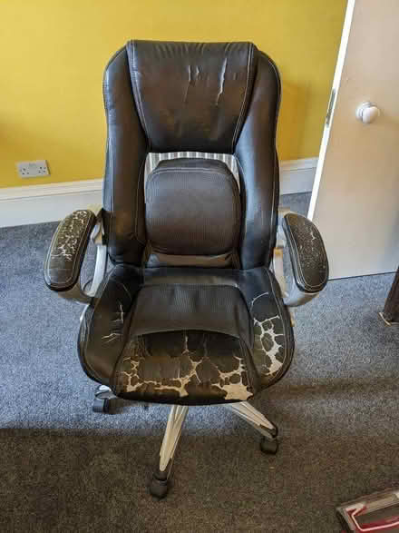Photo of free Very battered office/gaming chair (Comiston EH10) #2