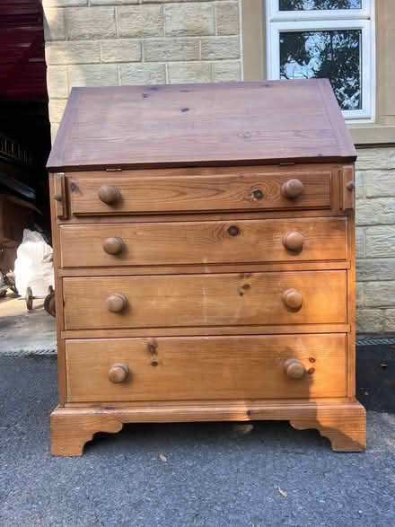 Photo of free Bureau (SN11) #2