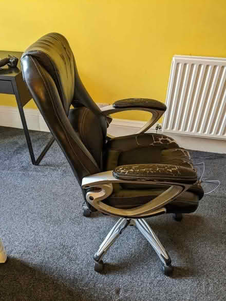 Photo of free Very battered office/gaming chair (Comiston EH10) #1