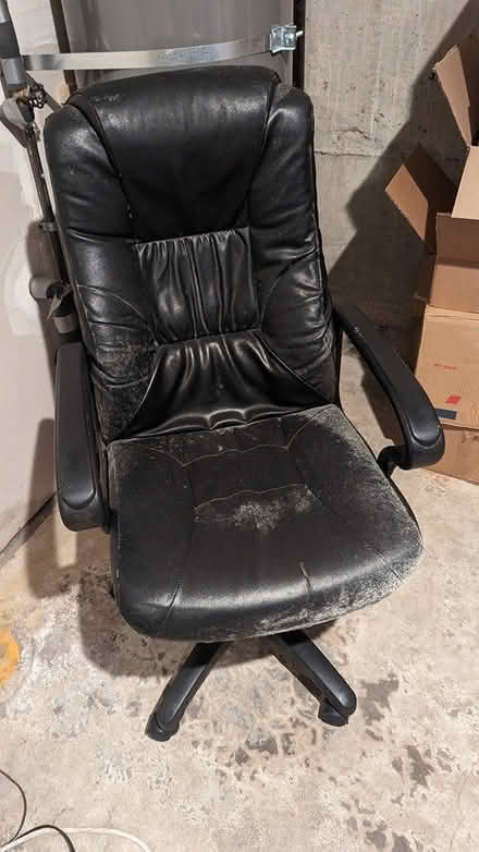 Photo of free Old leather swivel chair (Upper Lynnwood) #2
