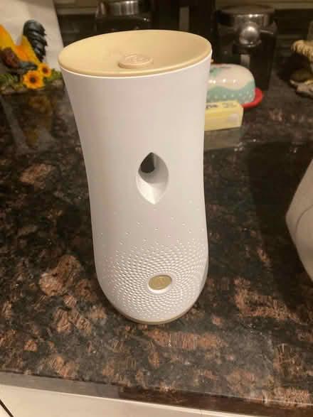 Photo of free Glade automatic spray releaser (Montebello) #2