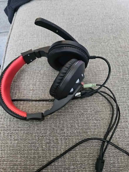 Photo of free Headset (NE DC by 8th and H st) #1