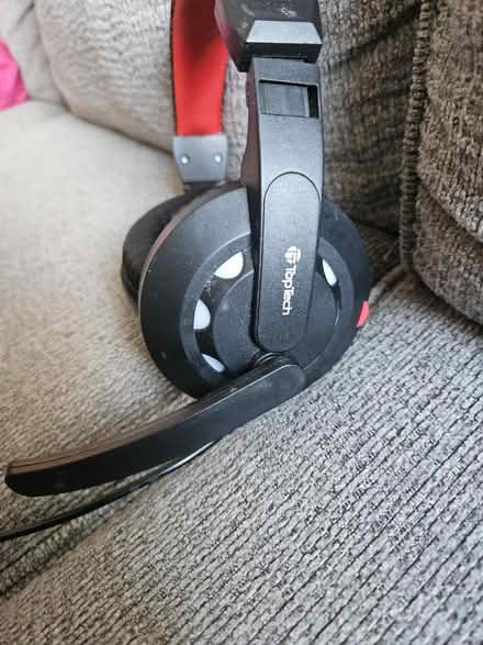 Photo of free Headset (NE DC by 8th and H st) #3