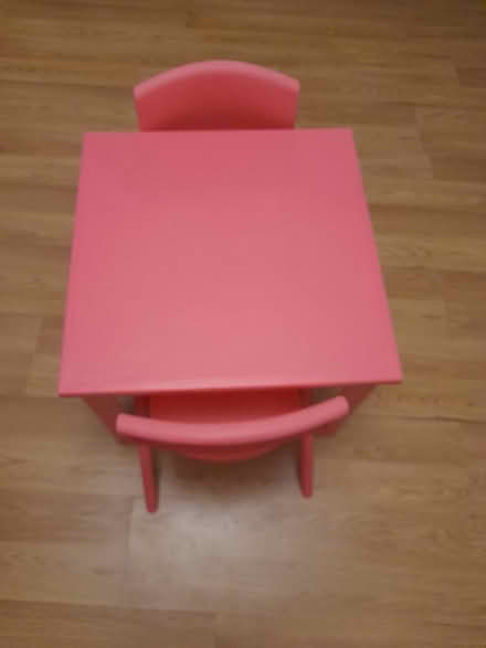 Photo of free Small pink table and chairs (Iver Heath SL0) #1