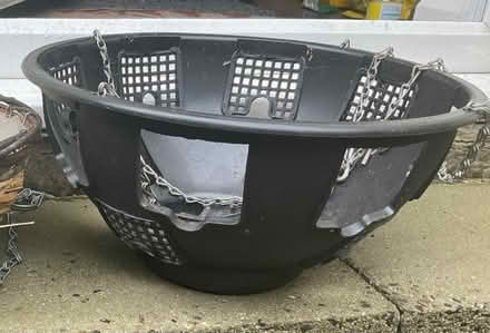 Photo of free 4 x plastic hanging baskets (Witherslack LA11) #1