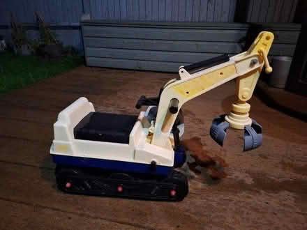 Photo of free Digger garden toy (South Wimbledon / Merton SW19) #3