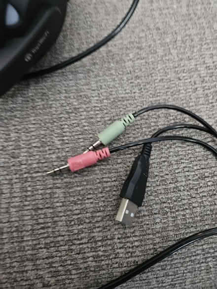 Photo of free Headset (NE DC by 8th and H st) #2