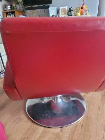 Photo of free Red leather swivel/rocker chair (Farnham Royal SL2) #4