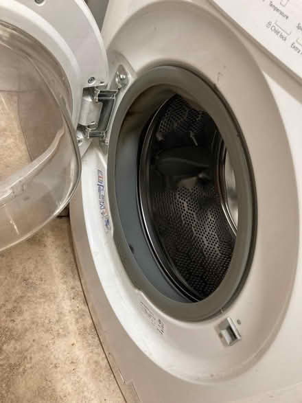 Photo of free Washing Machine (Wandsworth Common SW12) #1