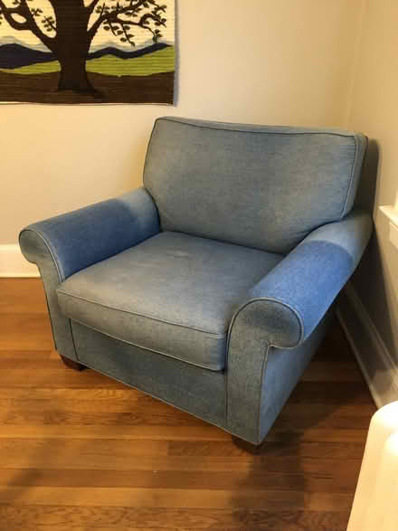 Photo of free 1- Comfy Blue Thinking Chair (06032) #2