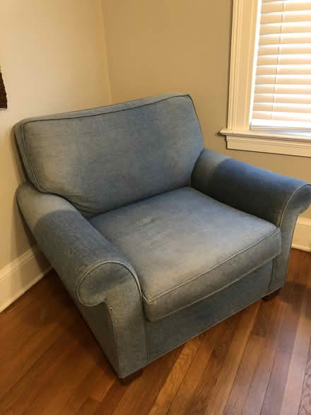 Photo of free 1- Comfy Blue Thinking Chair (06032) #1