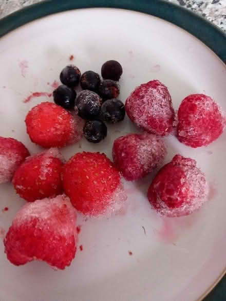 Photo of free frozen fruit (IP3 - Near Ipswich Hospital) #2