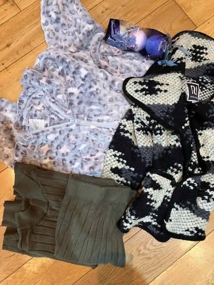 Photo of free Girls & women’s clothes (Dagenham RM10) #1