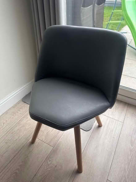 Photo of free 4 dining chairs (IP2) #1