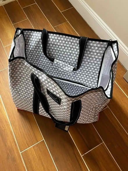 Photo of free Extra Large Tote with zipper (New Paltz, NY) #2