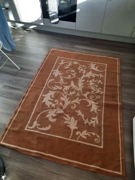 Photo of free Rugs x2 & 2 small boxes. (Swindon SN1) #1