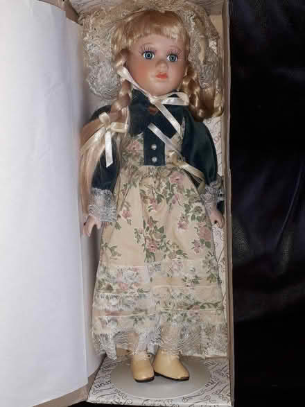 Photo of free Porcelain Dolls x 7 (14" - 35cm) (Popley RG24) #2
