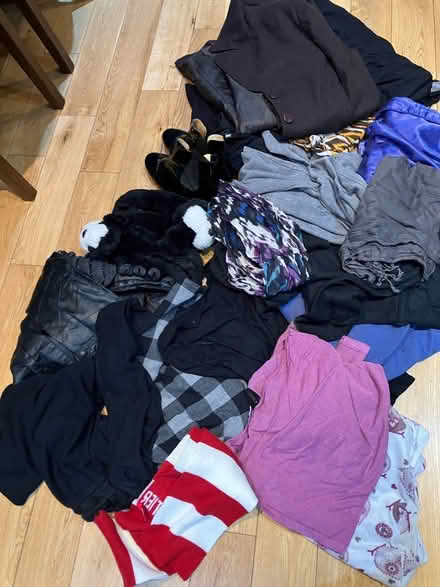 Photo of free Girls & women’s clothes (Dagenham RM10) #3
