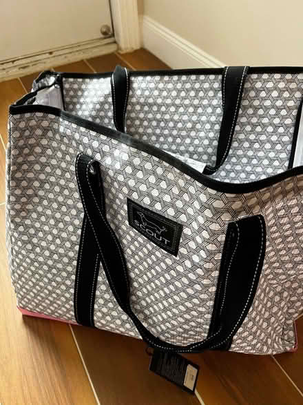 Photo of free Extra Large Tote with zipper (New Paltz, NY) #1