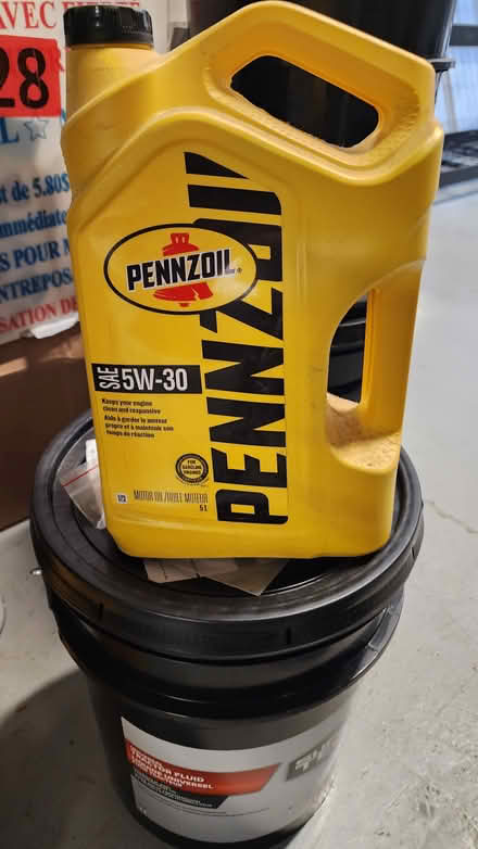 Photo of free motor oil (Keele and Lawrence West) #3