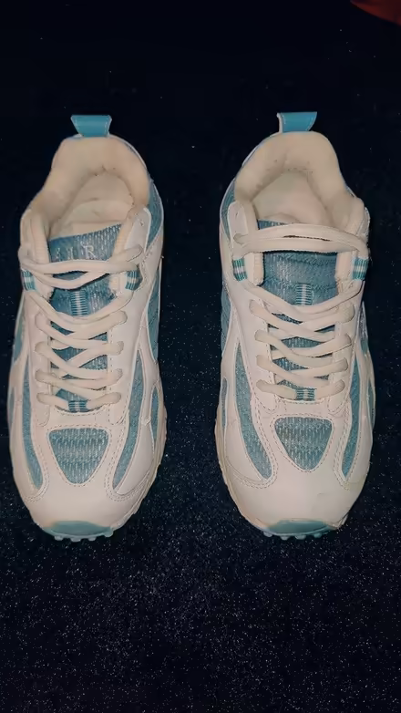Photo of free Air Fly Size 6 Women's Sneakers (Springfield) #4