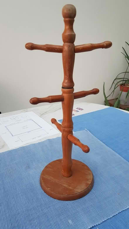 Photo of free 6 Branch Mug Tree (Hounslow TW5) #1